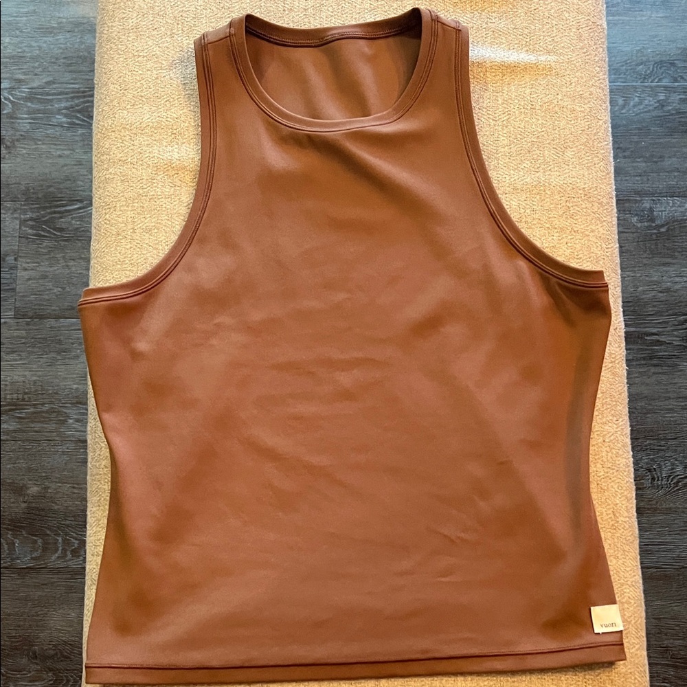 Vuori All the Feels Tank Top in Pepper Color